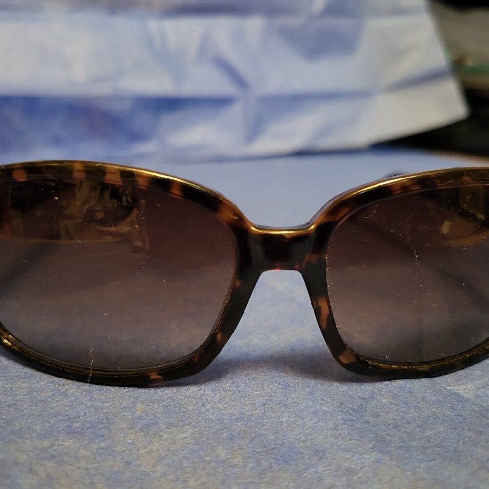 COLE HAAN TORTOISE SUNGLASSES - Picture 3 of 7